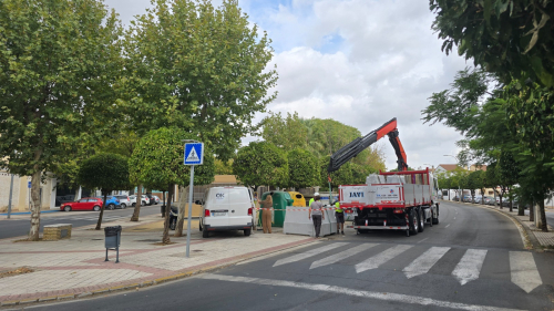 Bollullos apuesta por los refugios para contenedores para mejorar el entorno urbano.
